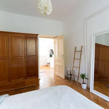 Completely New, Bonbona Apartmán