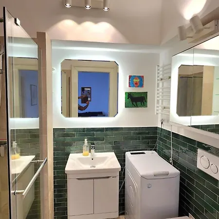 Completely New, Bonbona * Bělehrad